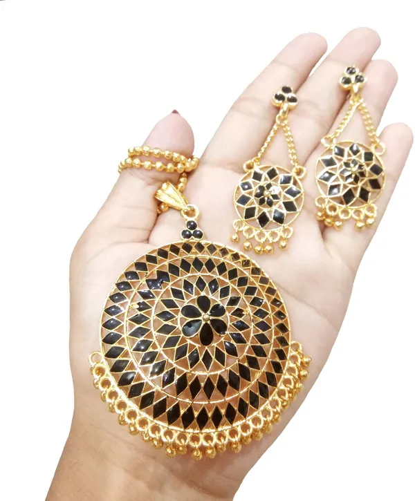 Assamese_Traditional_Gold_Plated_Black_Colour_Japi_Chain_Jewellery_Set_For_Women